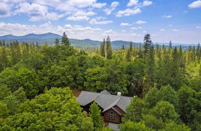 4BDR luxury lodging near Yosemite & Stanislaus Parks and skiing Dodge Ridge