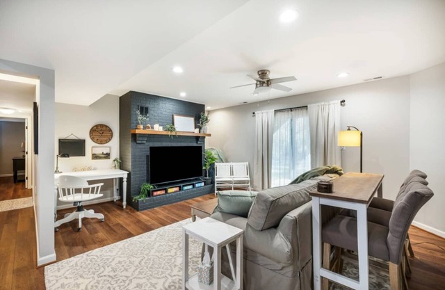 4Bdrm Home Away from Home | 7mins to LU | Sleep 15