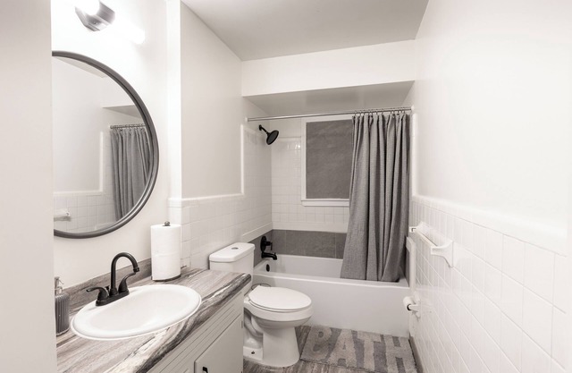 4Bed/2Bath/Fenced Yard/Free Parking