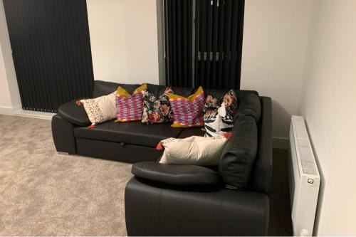 4Bed House - Direct links into Central London