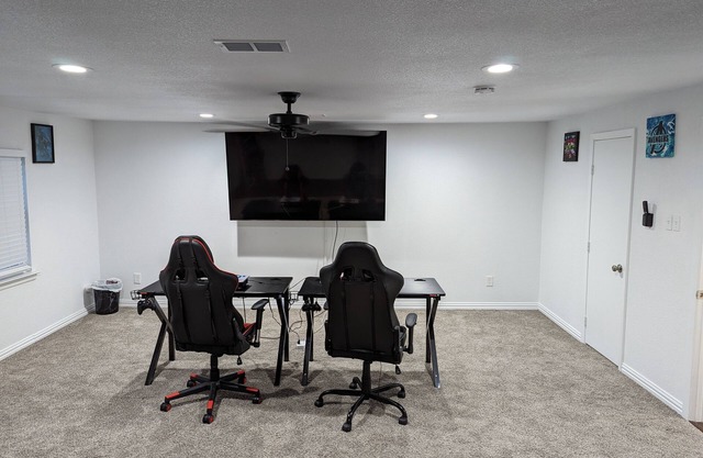 4Bedroom 2 Bath Plus Game Room