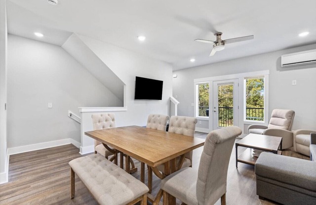 4Beds + Safe & Quiet! 10toAirport & 15toDowntown!
