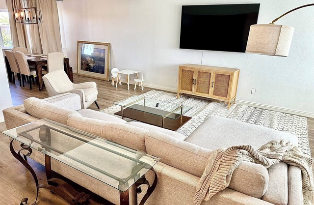 4BR/2.5BA House in Delightful Lancaster with WiFi, AC and Large Yard