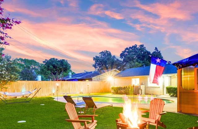 4BR/2B Home with Pool, Hot Tub, Fire Pit
