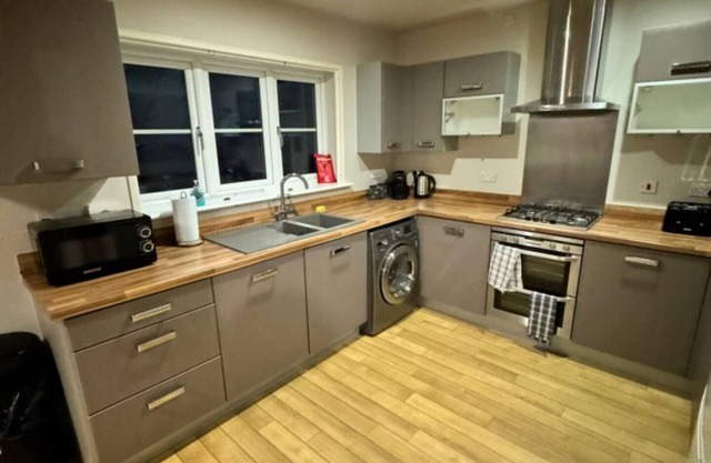 4BR 2BATH Home in Colchester Perfect for Big Group