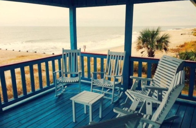 4BR/4Bth Direct Oceanfront,House,Covered Porch and fireplace!