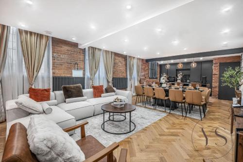 4BR Apt in Central Birmingham Games Room & Free Parking