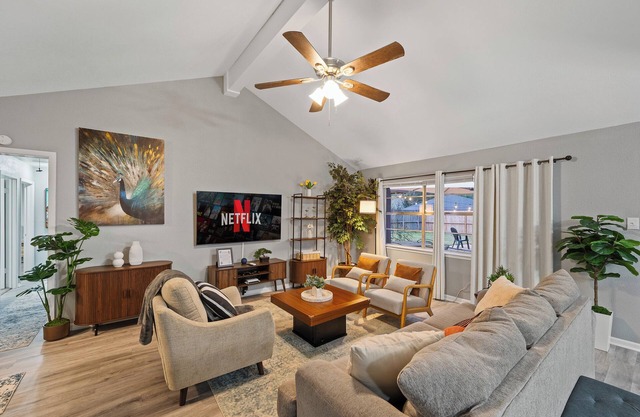 4BR Family Home 3mi to IAH 21mi to Houston