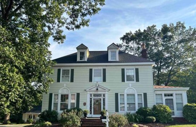 4BR Historic Home and 2BR Guest House in Reidsville