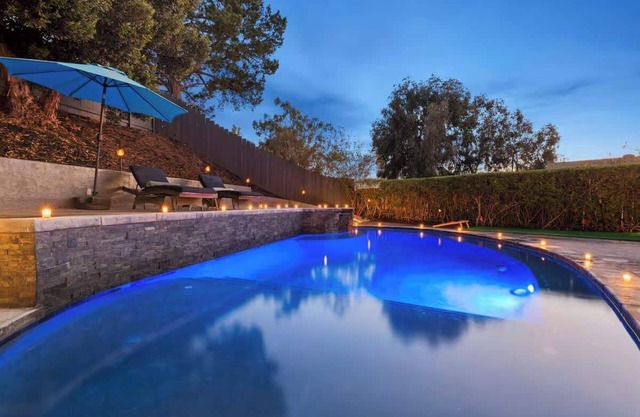 4BR Luxury w/Pool, Spa & Sauna