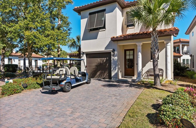 4BR Villa w/6-Seat GOLF CART! Patio, Steps to Pool, Near Wharf, Beach Chairs
