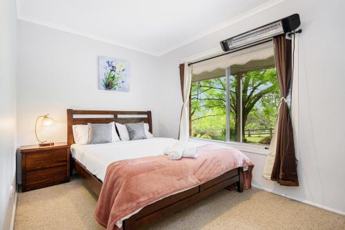 4BR2BA Farmhouse Private Deck Shared Games Room H2