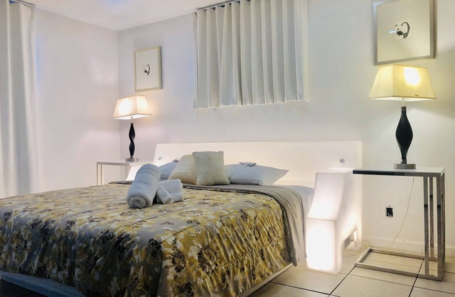 4BRHouse next to Strip LVCC pet-friendly Formula1 Thankgiving Christmas25 30%off