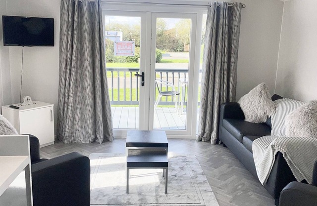 4Guests-2Bedroom-WiFi-Tv