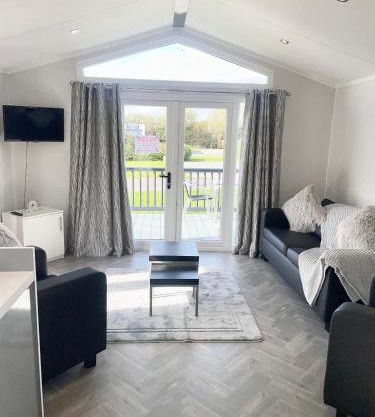 4Guests-2Bedroom-WiFi-Tv