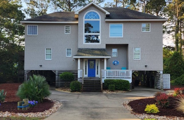 4min Walk to Beach with Resort Pool, Gym, Hot Tub