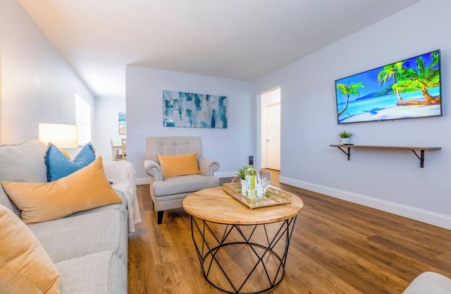 4ppl, 9 minutes to airport , BBQ, Top Location