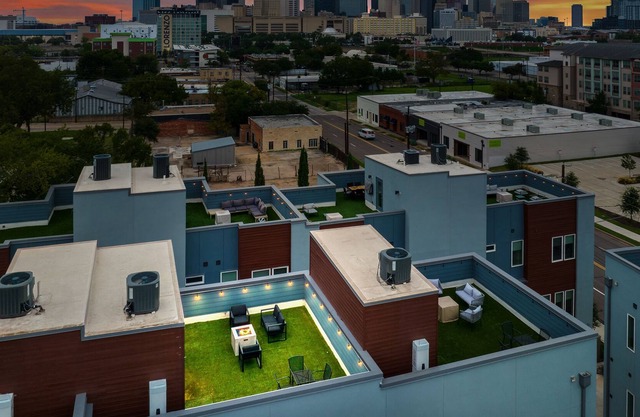4story Modern Townhome w/ Downtown Dallas Rooftop!