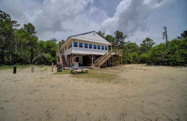 4x2330, Wild Horse Landing- Oceanside, Wild Horses, 4x4 area