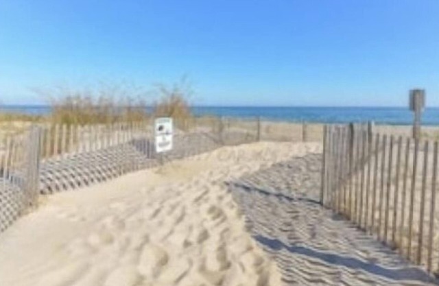 5 ⭐️ 1BR-Den N.OC Condo, Ocean Blk, Balcony, Parking, 50yds to the Sand