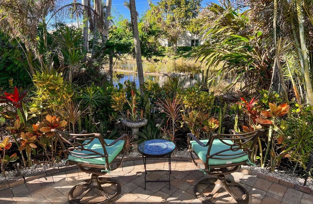 5-8 MINUTE WALK TO BEACHES, DINING & SHOPPING! RARE PRIVATE PATIO & LAKE VIEW!