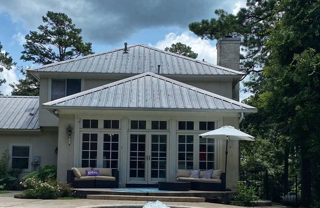 5 Acre Private Retreat with Pool 2 miles from Lake Conroe in Montgomery, Texas
