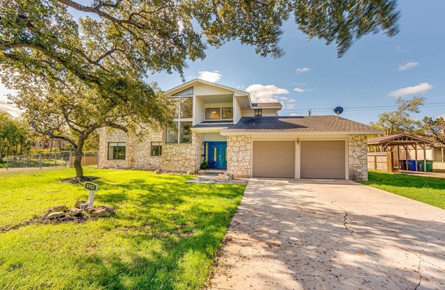 5-Bdrm + Hot Tub | TX Med Cen, Lackland, Riverwalk
