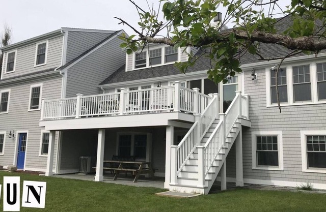 5 Bdrm Spectacular Walk To Hardings Beach Ocean View Home