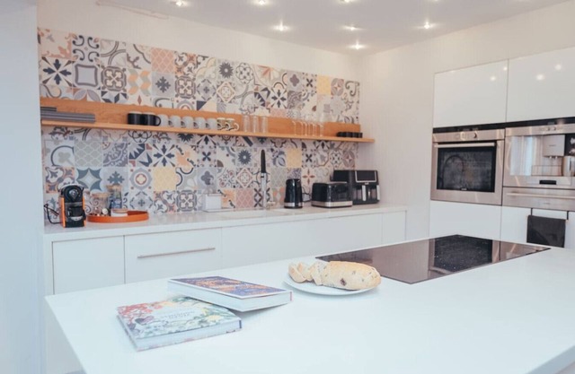5 Bed Family Home- Free Parking