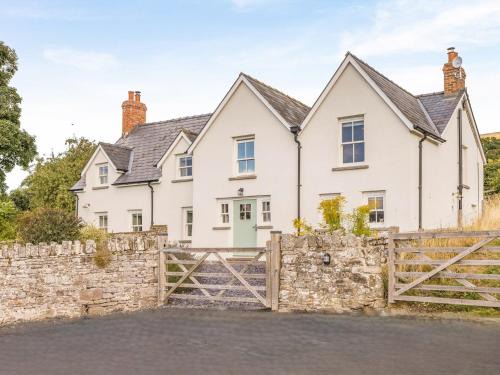 5 Bed in Crickhowell 90053