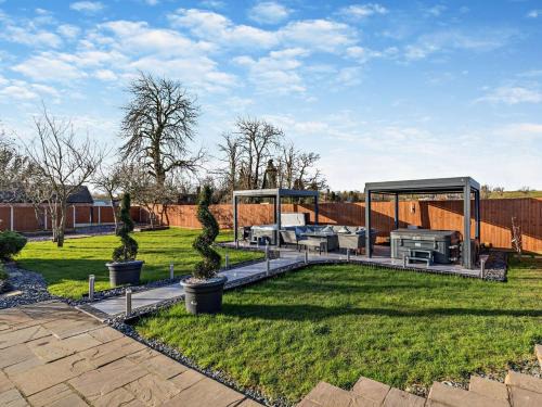 5 Bed in Hoar Cross 94191