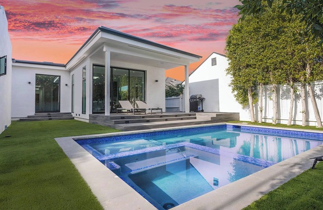 5 BED LUXURY HOME W/POOL&BBQ