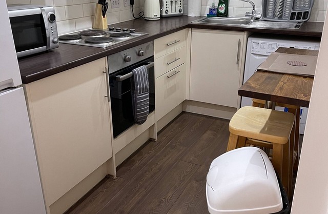 5 bed, sleeps 10, handy for Anfield & Tourists