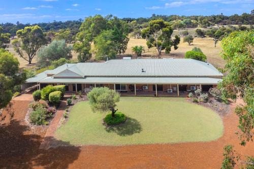 5 Bedroom 5 Bathroom Kinvarra Park Lodge