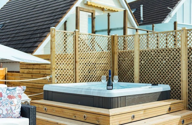 5 bedroom accommodation in Middleton-on-Sea