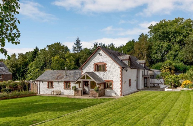 5 bedroom accommodation in Abergavenny