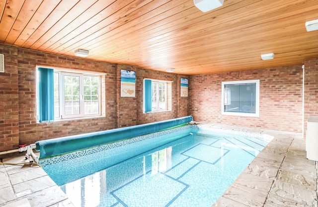 5 bedroom accommodation in Flamborough