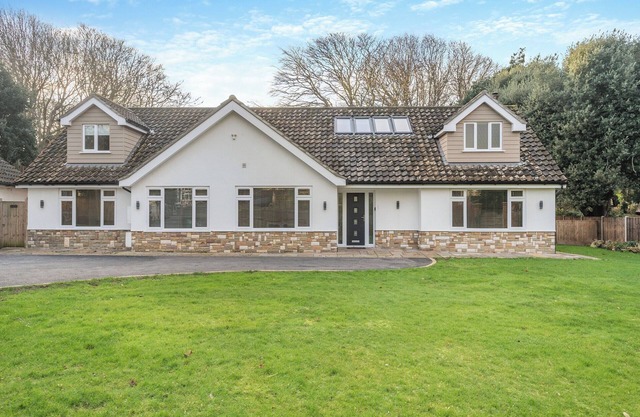 5 bedroom accommodation in Overstrand
