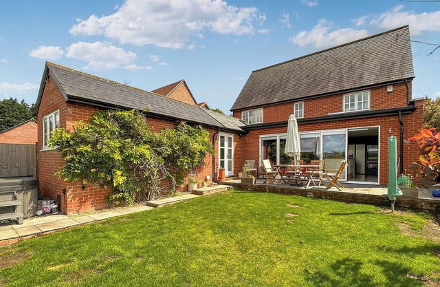 5 bedroom accommodation in Walken, near Stevenage