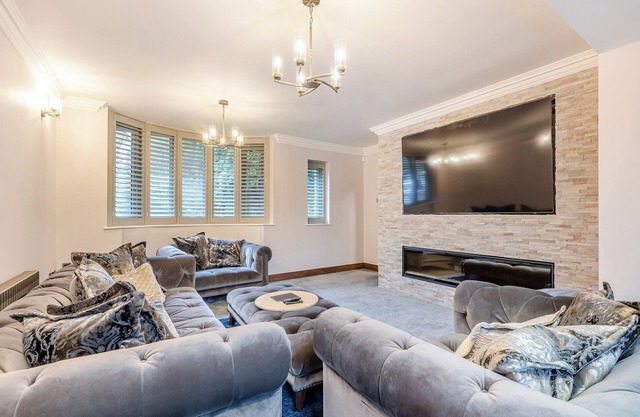 5 bedroom accommodation in Cromford, near Matlock Bath