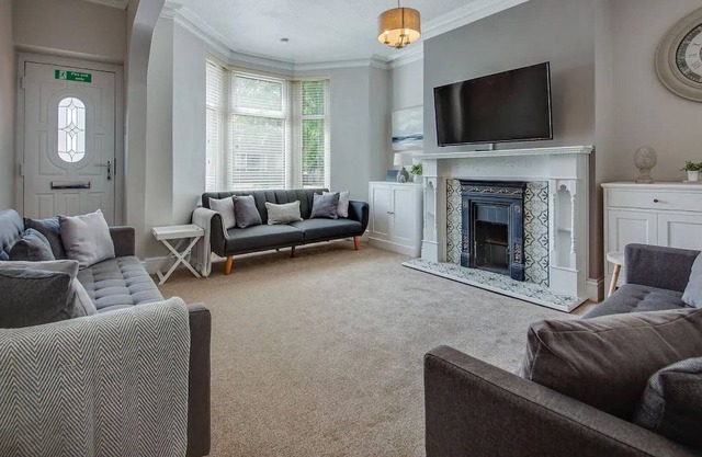 5 bedroom accommodation in Buxton