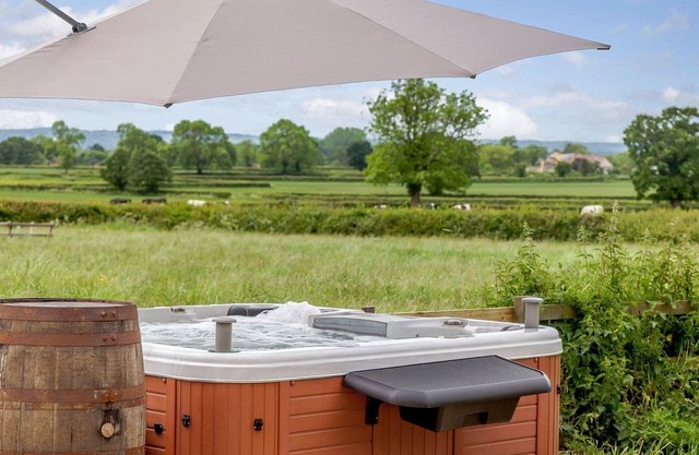 5 bedroom accommodation in Sutton-on-the-Hill, near Ashbourne