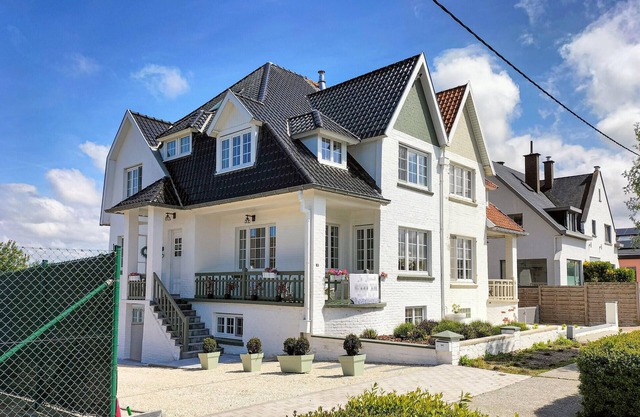 5 bedroom beautiful home in Westende
