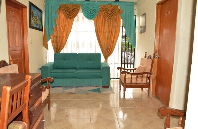 5-bedroom bed & breakfast in wonderful Medellín with WiFi, AC