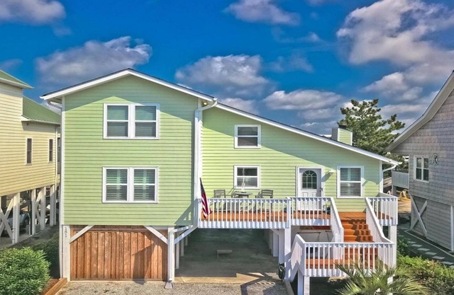 5 Bedroom Canal Cottage - 2 Min Walk To Beach Access - Boat Dock, Hot Tub, Kayak