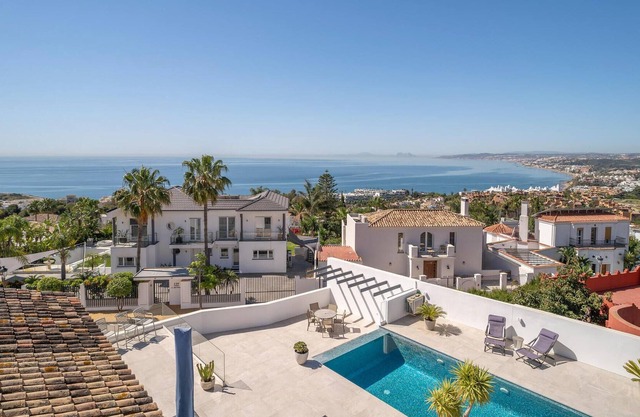 5 bedroom accommodation in Urban.Puerto de Estep.