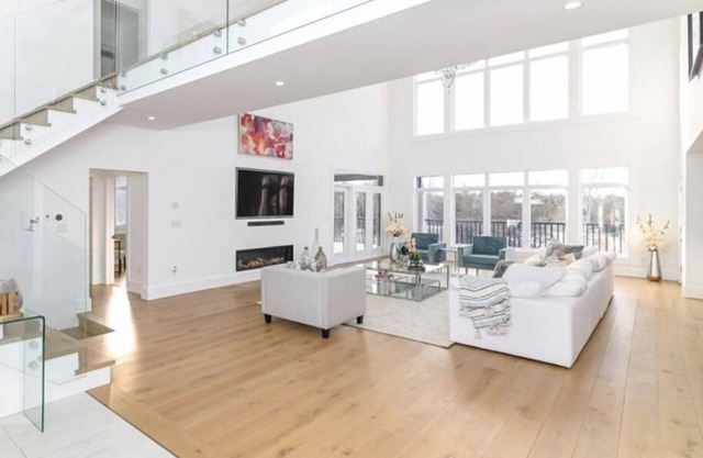 5 bedroom estate home with full gym and hot tub