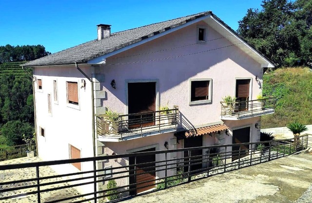 5 bedroom house in Bouro