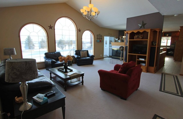 5 bedroom home that sleeps 12 people