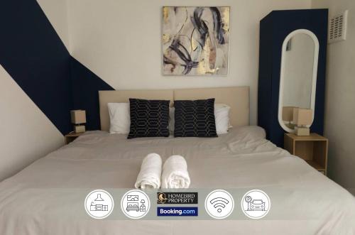 5 Bedroom House By Homebird Property Management Short Lets & Serviced Accommodation Leeds With Free Parking & Garden